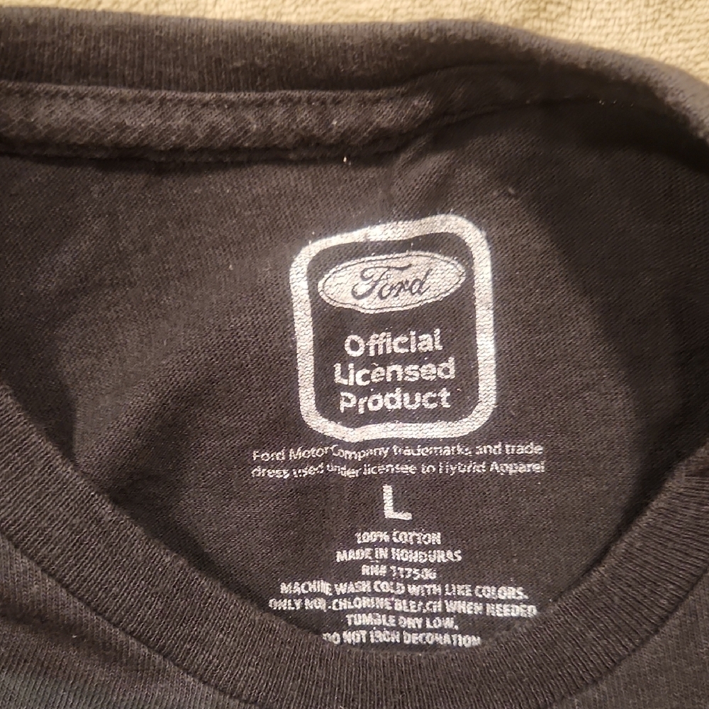 Ford Black Short-Sleeve‎ Mustang Graphic Tee - Picture 2 of 7